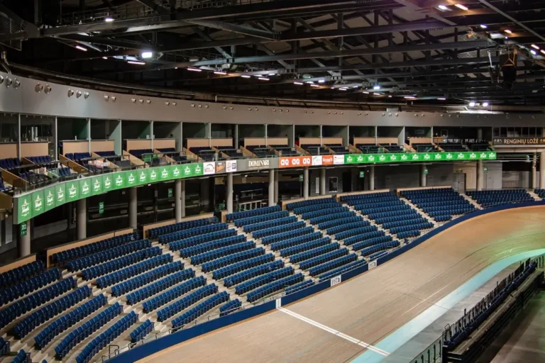 Kalnapilis Arena: Εντυπωσιάζει το γήπεδο μπάσκετ-ποδηλατοδρόμιο της Λιετκαμπέλις (vid)
