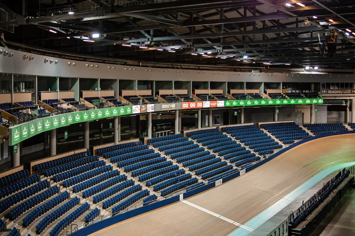 Kalnapilis Arena: Εντυπωσιάζει το γήπεδο μπάσκετ-ποδηλατοδρόμιο της Λιετκαμπέλις (vid)