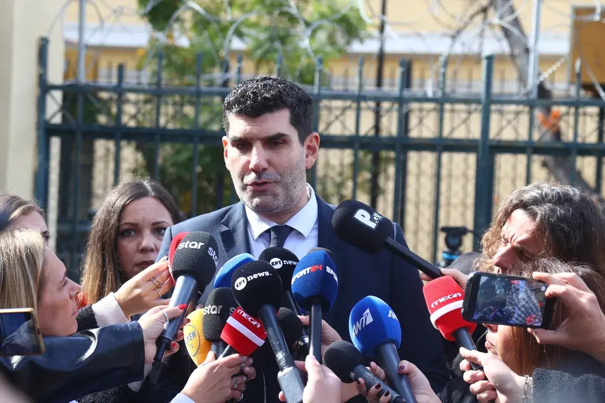 Αρνείται τις κατηγορίες η Τσαρούχα - Τι είπε ο δικηγόρος της για τα χρήματα που κατασχέθηκαν και τη δικογραφία (vids)
