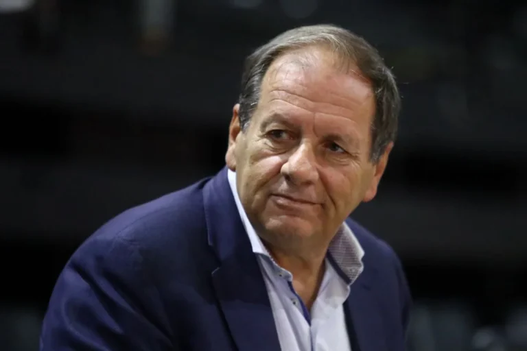 ΑΕΚ: «Βράζουν» οι οπαδοί για τη SUNEL Arena – «Άντε και γ@@@ Αγγελόπουλε»