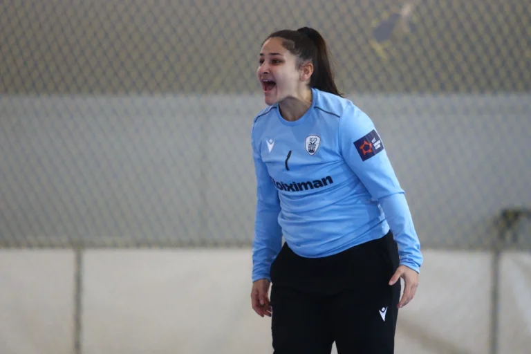 ΑΕΚ - ΠΑΟΚ 27-27: Η Τσικνάκη κράτησε «όρθιο» τον Δικέφαλο σε νεκρό χρόνο (vids)